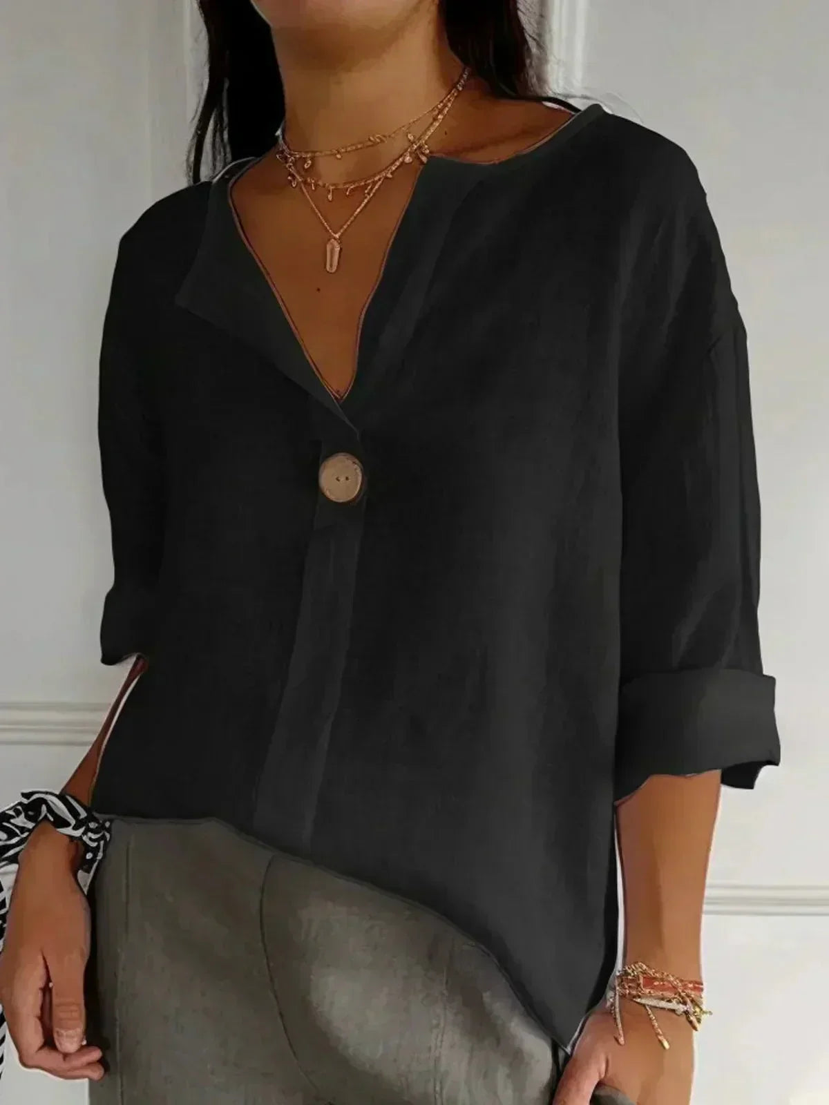 Ada™ | Relaxed V-Neck Linen Top